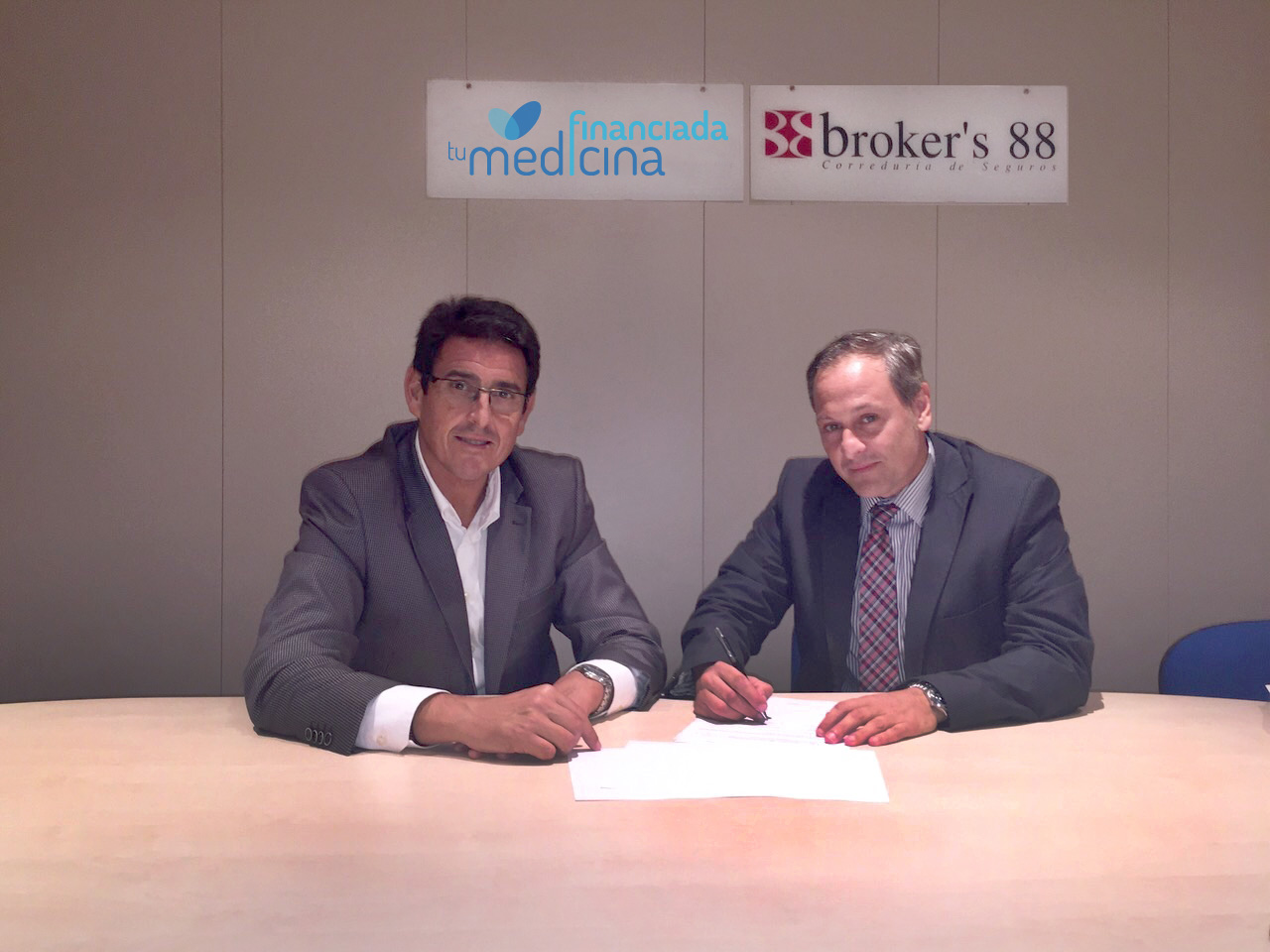 Acuerdo de Colaboración Tu Medicina Financiada y Broker's 88